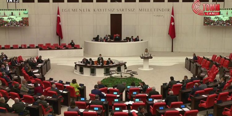 İYİ Parti'nin emekli maaşları ve bayram ikramiyeleri için verdiği araştırma önergesi reddedildi