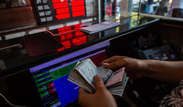 İnanılır gibi değil: Dolarda kırmızı düğmeye basacaklar