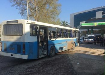 İnfaz koruma memurlarını taşıyan otobüse bombalı saldırı