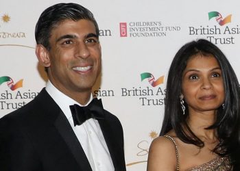 İngiltere Maliye Bakanı Sunak'in eşinin vergi statüsü tartışma yarattı
