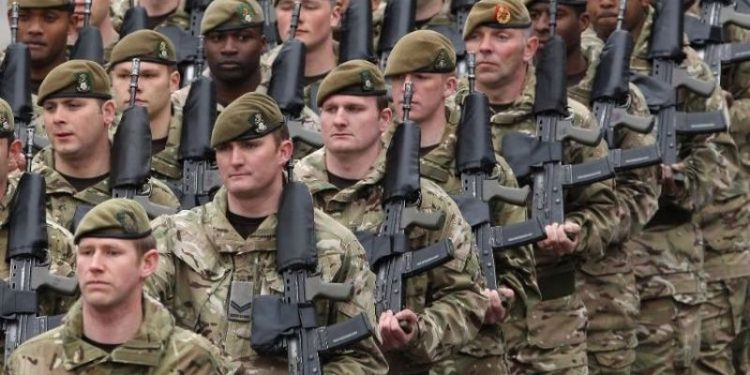İngiltere eğitim için Ukrayna’ya asker gönderdi