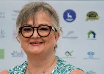 İngiltere'de loto talihlisi 3 yılda 60 milyon sterlin dağıttı: 'Yardım etme bağımlısıyım'