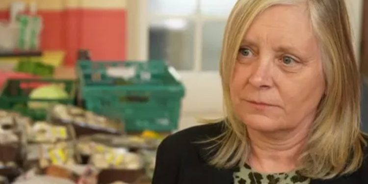 İngiltere'de yoksullaşma: 'Yiyecek dağıtımı kuyrukları günden güne uzuyor'