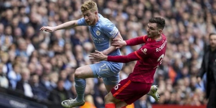 İngiltere'de şampiyonluk düğümü çözülmedi!