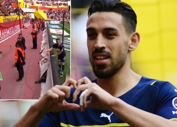 İrfan Can Kahveci'ye topu vermeyen çocuğa krampon hediye ettiler