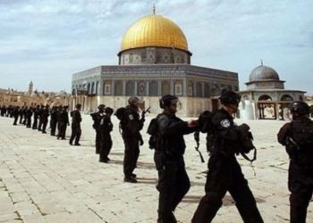 İsrail güçleri Mescid-i Aksa'da Filistinlilere saldırdı: 17 yaralı