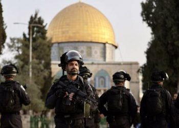 İsrail polisi Mescid-i Aksa'ya yine baskın düzenledi