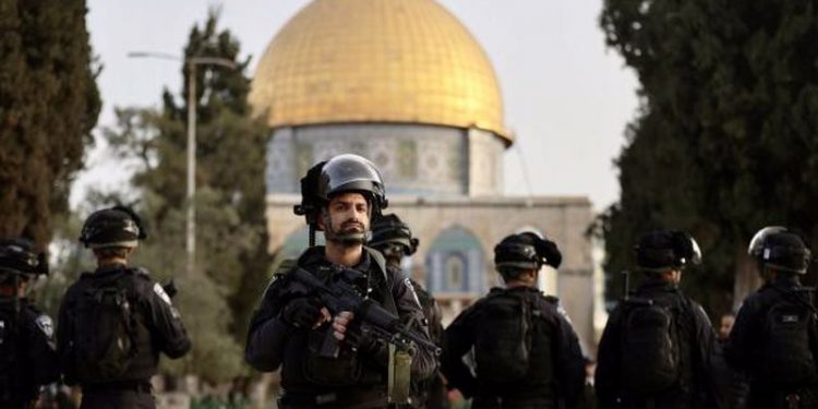 İsrail polisi Mescid-i Aksa'ya yine baskın düzenledi
