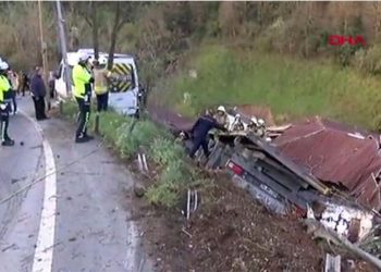 İstanbul'da gecekondunun üzerine tır devrildi: 5 yaralı