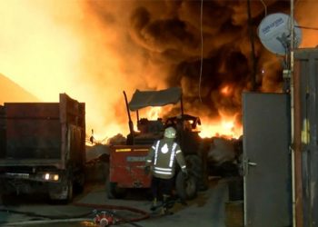 İstanbul'da geri dönüşüm tesisinde yangın