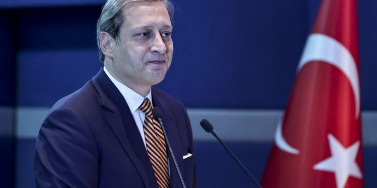 İstifa etmeyeceğini açıklayan Burak Elmas: 'Galatasaray'ın kayyuma devredilmesini isteyen bir güruh var'