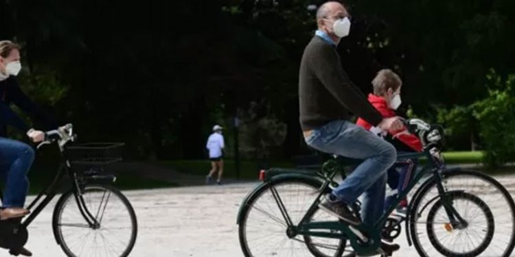 İtalya'da mahkeme çocuğa yalnızca annenin soyadının verilememesini ayrımcılık olarak tanımladı