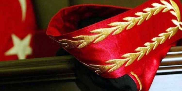 İzzet Özgenç: Yargı, haksızlıkların oluşmasında ‘durumdan vazife’ çıkardı