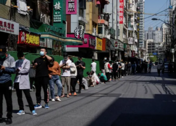 Şangay'da Covid kısıtlamaları bir kez uzatıldı