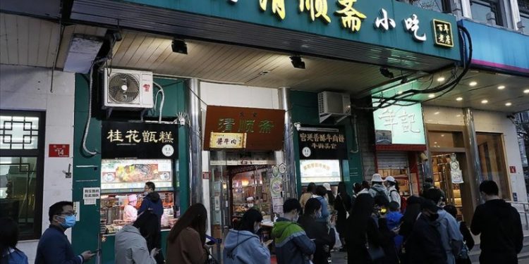 Şanghay'dan sonra Pekin: Başkentte vaka sayıları arttı, market rafları boşaldı
