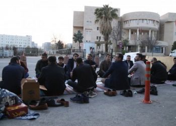Şenyaşar ailesinin adliye önündeki iftar sofrası genişledi