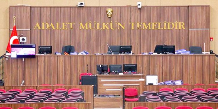 ‘Dolar 10 lira olur’ diyenler yargılanıyordu, beraat ettiler