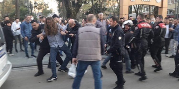 ‘Ramazanda alkol içemezsiniz’ tartışması kavgaya dönüştü: 3 gözaltı