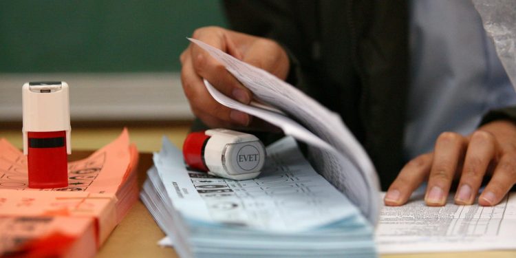 ‘TBMM kulislerinde tanıklık ettim ki seçim çiçek açmış’
