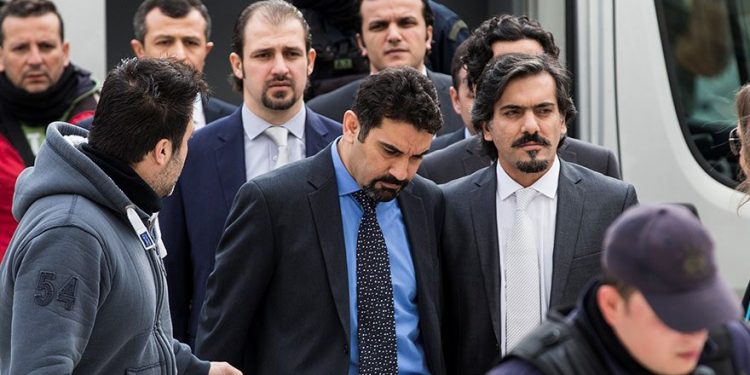 ‘Yunanistan’a sığınan askerler ‘olası bir MİT operasyonuna karşı’ başka ülkelere gönderildi’