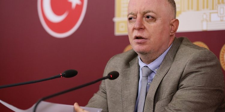 ‘Çatlak büyük, topyekûn devleti arkasına alan bir iktidar yok’