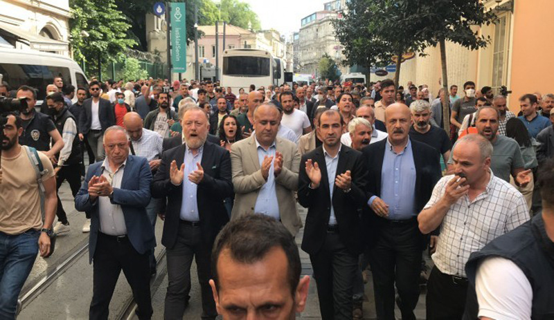 İstanbuul'da HDP'den savaş karşıtı protesto: Çok sayıda kişi gözaltına alındı