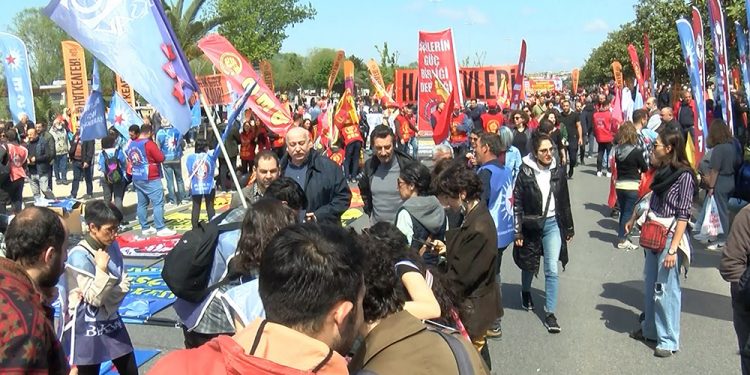 1 Mayıs kutlamalarına polis yine müdahale etti, gözaltılar var
