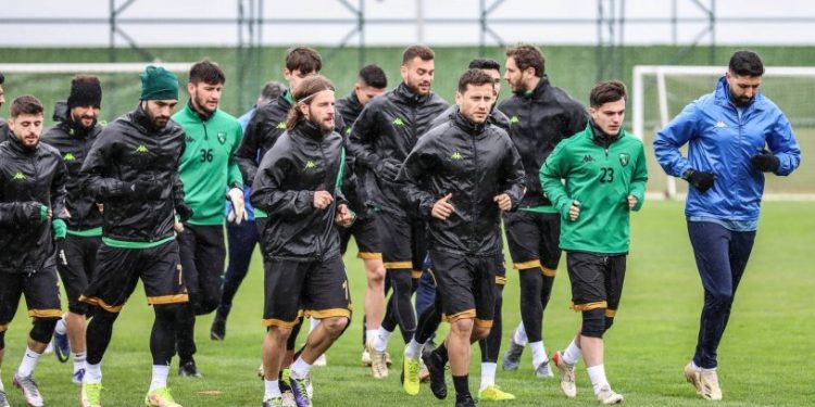 1. Lig'e veda eden Kocaelispor'dan son maçta U19 hamlesi
