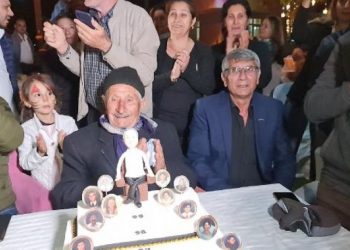 100'üncü yaşını, torunlarının konseriyle kutladı