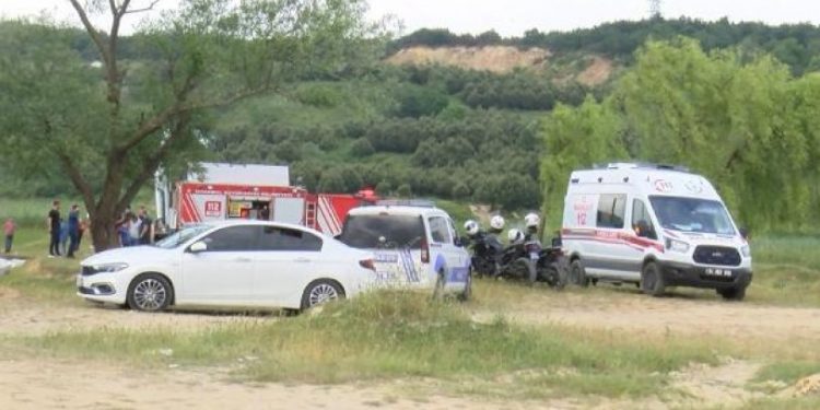 13 yaşındaki çocuk serinlemek için girdiği gölde boğuldu