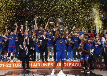 Anadolu Efes, üst üste ikinci kez Avrupa şampiyonu