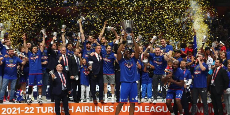 Anadolu Efes, üst üste ikinci kez Avrupa şampiyonu