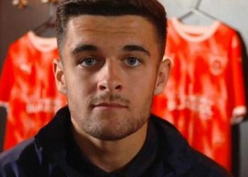 17 yaşındaki İngiliz futbolcu Jake Daniels eşcinsel olduğunu açıkladı, Başbakan Johnson tebrik etti