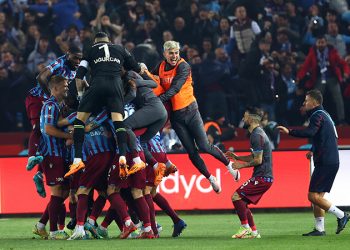 2021-2022 sezonu Süper Lig şampiyonu Trabzonspor!