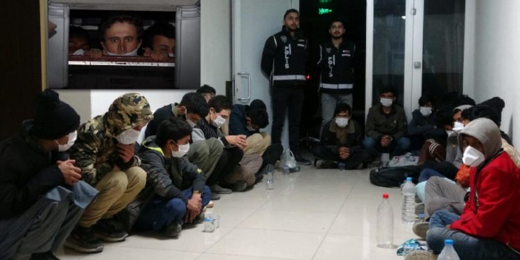 6,5 metrekarede, Afganistan uyruklu 47 düzensiz göçmen yakalandı