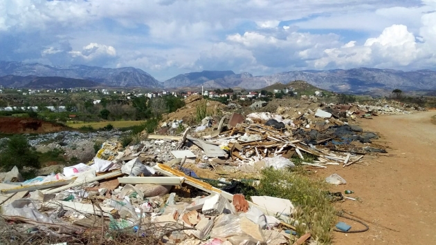 70 bin hektar yanmıştı: Manavgat'ta evlerin hafriyatı ormana döküldü