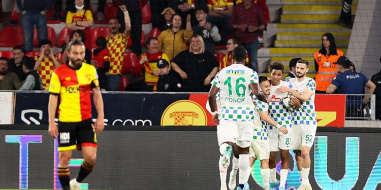 8 gollü maçta 3 puan Çaykur Rizespor'un: 1-7 (Maç Sonucu)