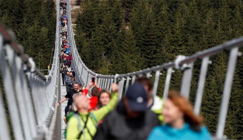 95 metre yükseklikteki dünyanın en uzun köprüsünde ilk adımlar atıldı