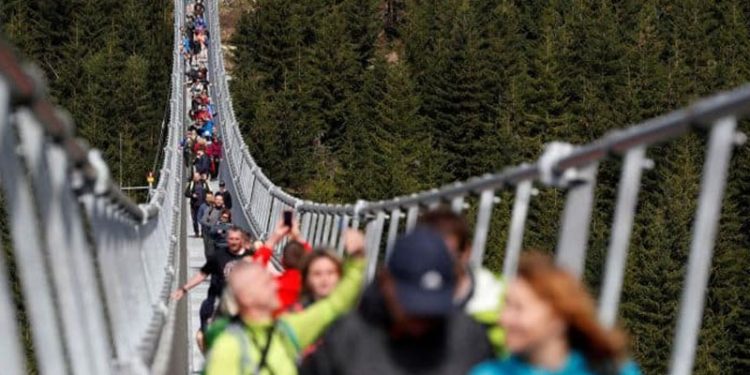 95 metre yükseklikteki dünyanın en uzun köprüsünde ilk adımlar atıldı