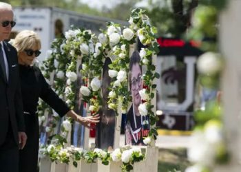 ABD Başkanı Biden, 19 öğrenci ve 2 öğretmenin katledildiği Uvalde'yi ziyaret etti; kalabalığın arasından "Bir şeyler yap!" sesleri yükseldi