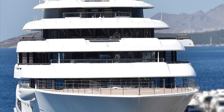 ABD, Rus oligarkın 300 milyon dolarlık yatına Fiji'de el konulduğunu duyurdu