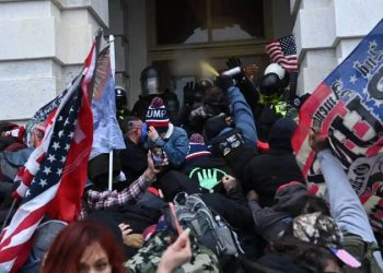 ABD'de Kongre'ye saldıran milis grubun lideri, iktidar değişimini zorla durdurmak için Trump'tan izin almaya çalışmış!