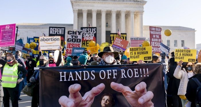 ABD’de Kürtaj tartışması alevlendi; Yüksek Mahkeme karar taslağını yalanlamadı