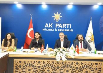 AKP İl başkanı bayramlaşma programında istifa etti