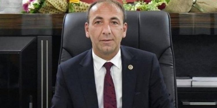 AKP'li belediye başkanı silahlı saldırıya uğradı