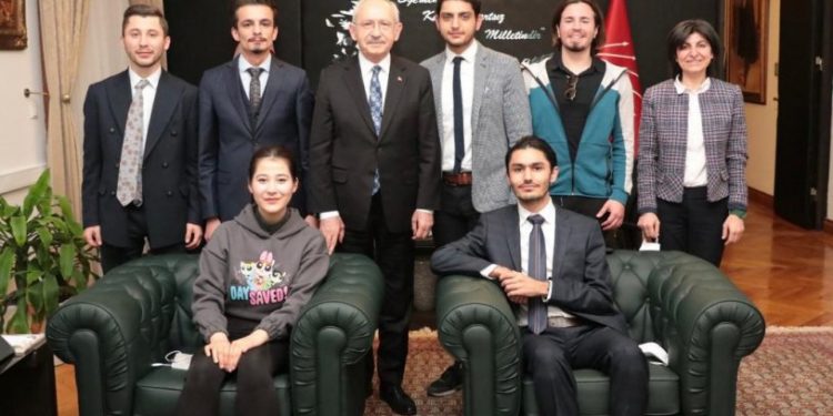 AKP'li yönetici Kılıçdaroğlu'nu ziyaret ettiği için görevden alındı