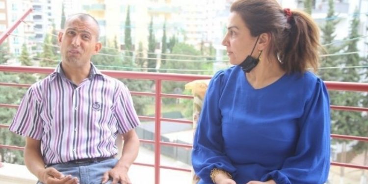 AKP'nin seçim pankartını yırttığı için 4 yıldır yargılanan engelli yurttaşa tecrit