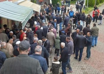 AKP’li başkan mahalleyi terk etmek zorunda kaldı