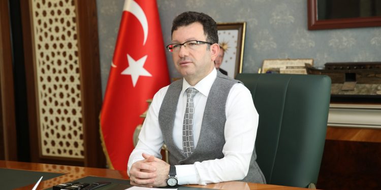 AKP’li başkanın kardeşi olan rektör de kamu arazilerine ‘çöktü’