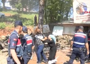 AKP’li belediyeyi ineğiyle protesto eden kişinin ahırı jandarma desteğiyle yıkıldı